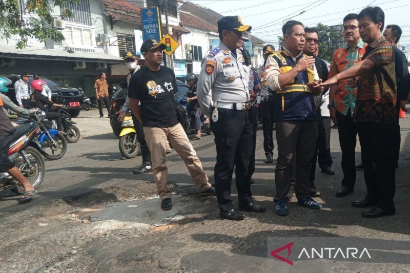 Pemkot Cirebon Anggarkan Rp8,6 Miliar Perbaiki 16 Ruas Jalan Rusak