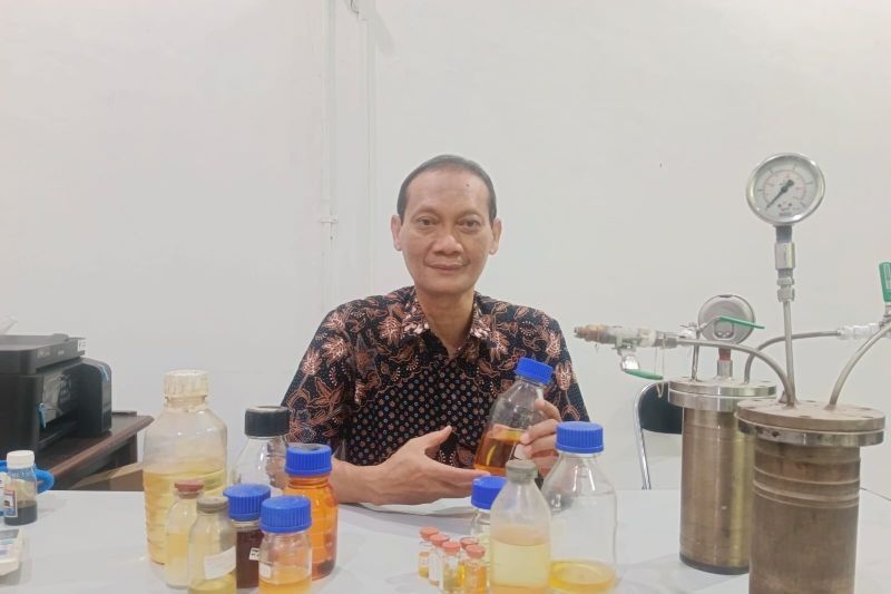 Profesor ITS Ciptakan Biofuel Ramah Lingkungan dari Limbah Plastik dan Biomassa