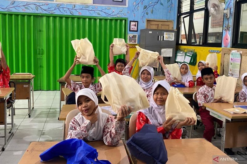 Program Makan Bergizi Gratis Bantu Siswa SDN Cipulir 01 Pagi Selama Ramadhan