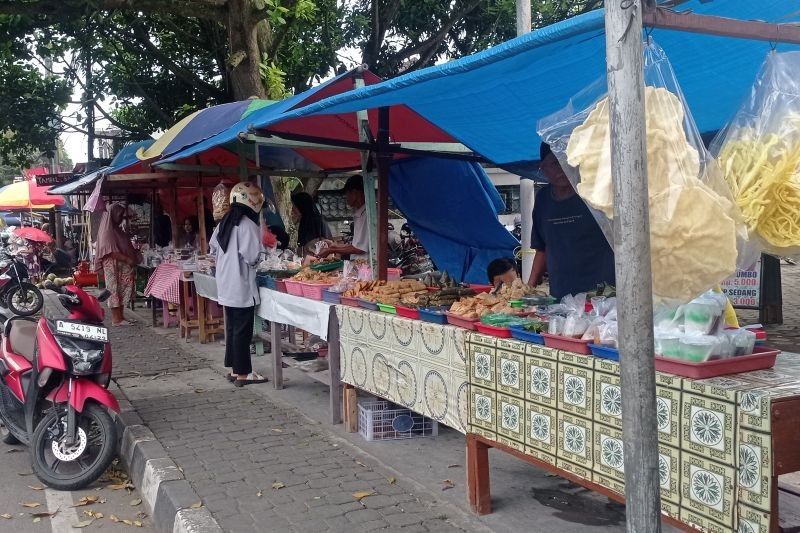 Ramadan di Rangkasbitung: Takjil Tingkatkan Ekonomi Warga