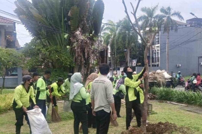 Jakbar Tanam Ratusan Pohon di Citra Garden City 3 untuk Cegah Polusi