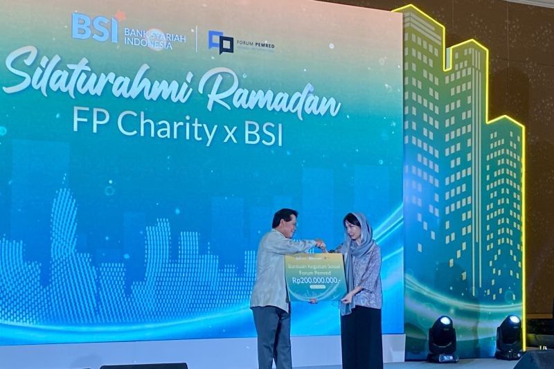 FP Charity: BSI dan Forum Pemred Salurkan Rp200 Juta untuk Insan Pers