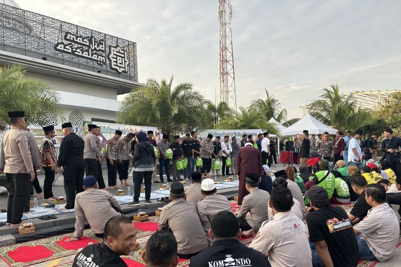 Kapolda Kepri Buka Puasa Bersama Driver Ojol dan Mahasiswa: Jalin Silaturahmi dan Wujudkan Kamtibmas