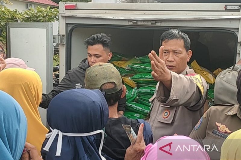 Polres Bangka Barat Kawal Pasar Murah di Mentok, Jamin Ketersediaan Pangan Jelang Ramadan