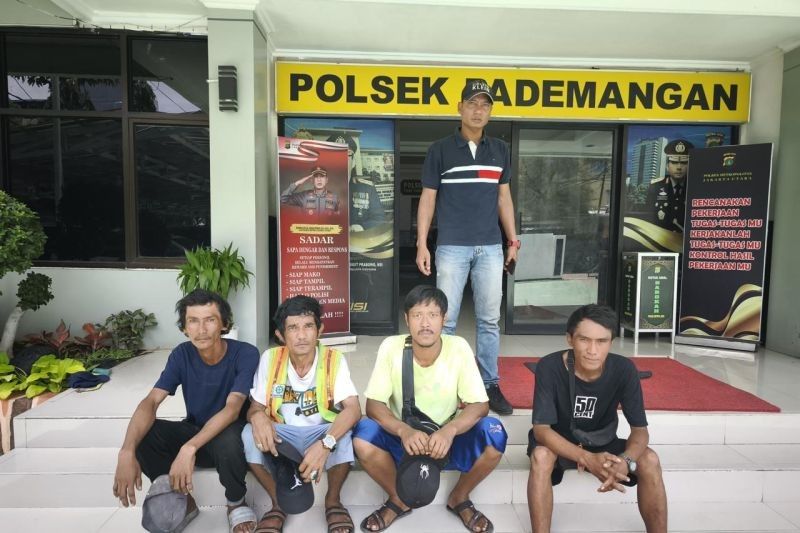 Empat 'Pak Ogah' di Pademangan Ditangkap Polisi, Kerap Palak Sopir Truk dan Bus