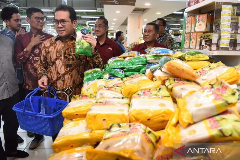 Mendag Pastikan Harga Bahan Pokok Stabil Jelang Lebaran 2025