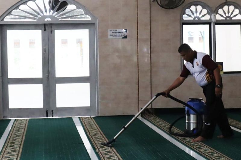 Polres Aceh Tamiang Bersihkan Masjid, Wujud Sinergitas dan Semangat Kebersamaan di Ramadhan