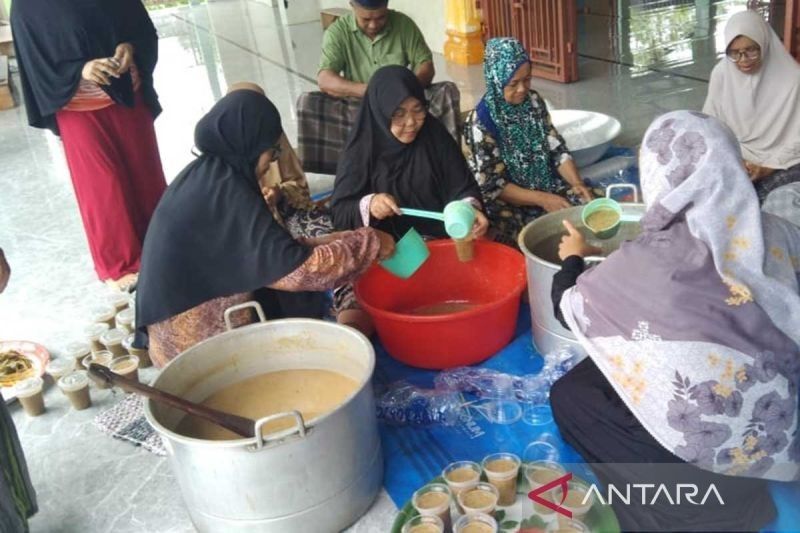 Ramadhan di Simeulue: Masjid Istiqamah Bagikan Ratusan Takjil Setiap Pekan