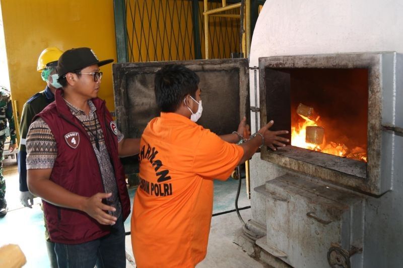 Polri Musnahkan 120 Kg Sabu dari Tiga Lokasi di Sumatera