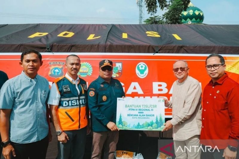 PTPN IV Salurkan 4 Ton Sembako untuk Korban Banjir Pekanbaru