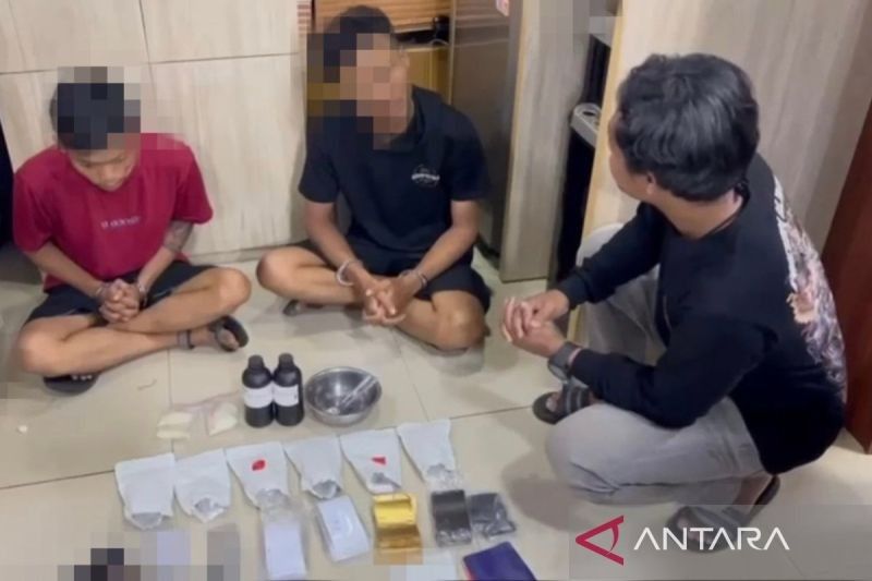 Polisi Gagalkan Peredaran 722 Gram Tembakau Sintetis di Depok, Dua Tersangka Ditangkap