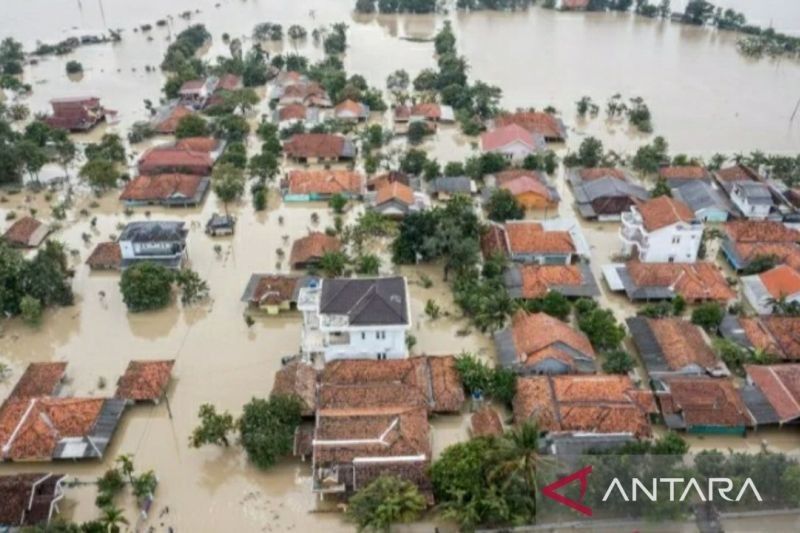 Banjir Karawang: Ratusan Rumah di Dua Desa Masih Terendam, 713 Jiwa Mengungsi