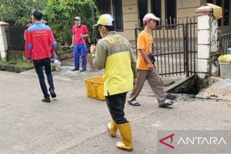 Pemkot Palembang Keruk Semua Drainase Cegah Banjir saat Musim Hujan