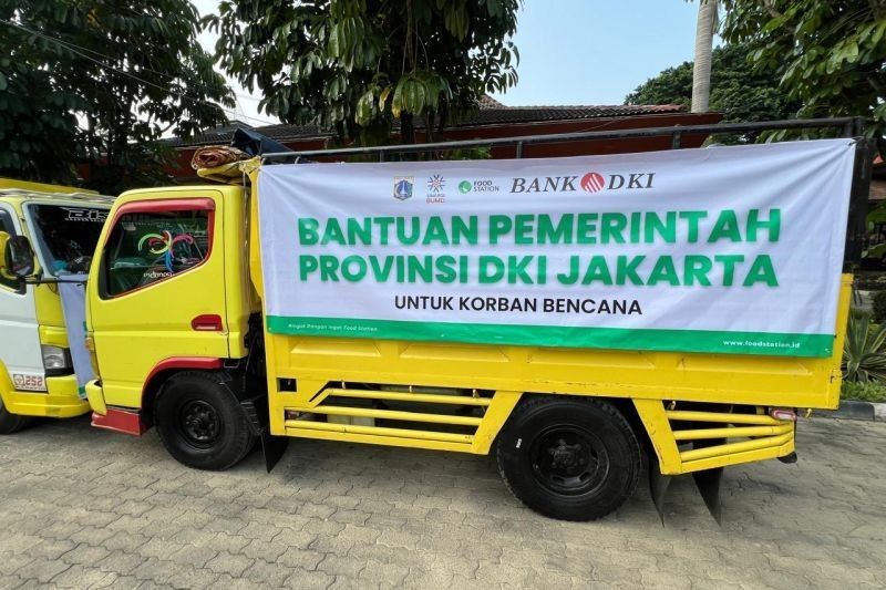 Bank DKI Salurkan 7 Ton Beras untuk Korban Banjir Bekasi