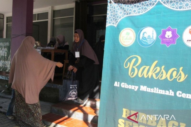 Tahsin Al Ghozi Salurkan 1.100 Paket Sembako untuk Guru Quran di Bogor