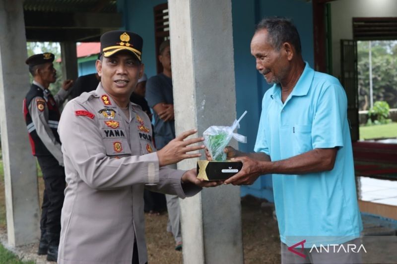 Polres Mukomuko Bagi Takjil Gratis Tiga Hari Berturut-Turut