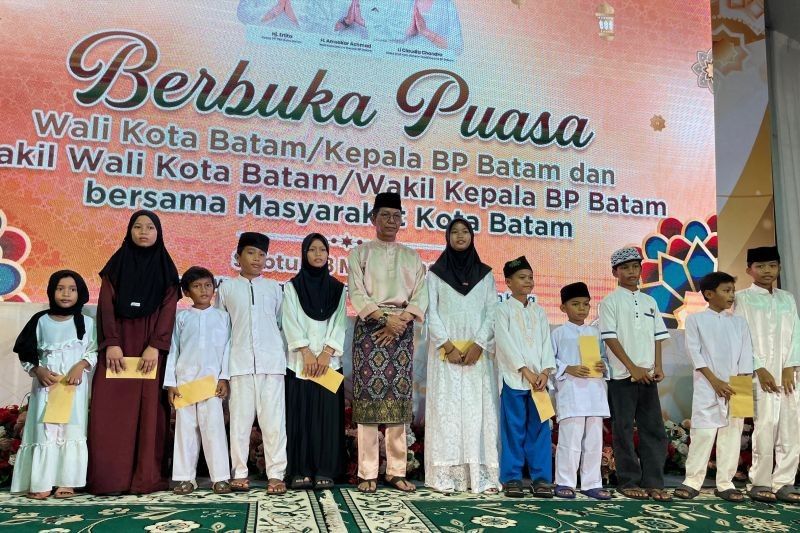 Wali Kota Batam Berbagi Kebahagiaan, Santuni 1.000 Anak Yatim Piatu