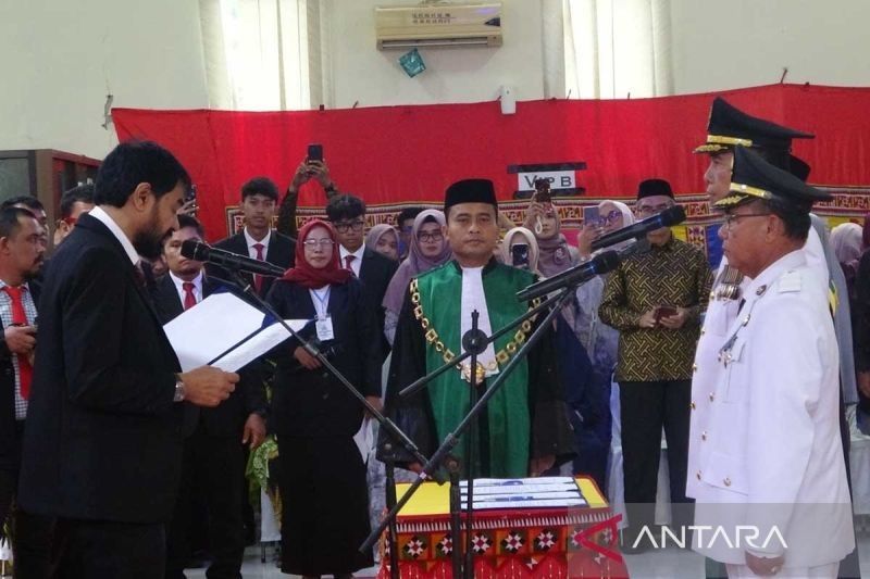 Gubernur Aceh Lantik Bupati dan Wakil Bupati Simeulue Periode 2025-2030