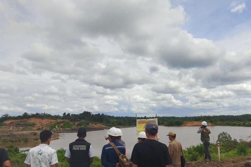 Polda Jambi dan DLH Periksa Lubang Bekas Tambang Batu Bara di Batanghari