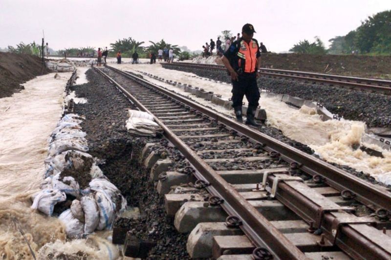 Banjir Grobogan Ganggu Perjalanan KA Semarang-Surabaya, Dua KA Dibatalkan