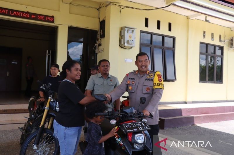 Polres Jayawijaya Kembalikan 4 Motor Curian kepada Pemiliknya