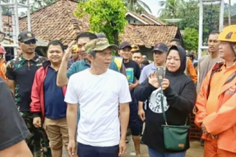 Banjir Purwakarta: Ratusan Keluarga Mengungsi Akibat Tanggul Jebol