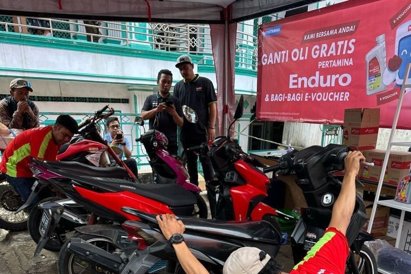 Pertamina Berikan Bantuan Ganti Oli Gratis untuk 1.000 Motor Korban Banjir Jabodetabek