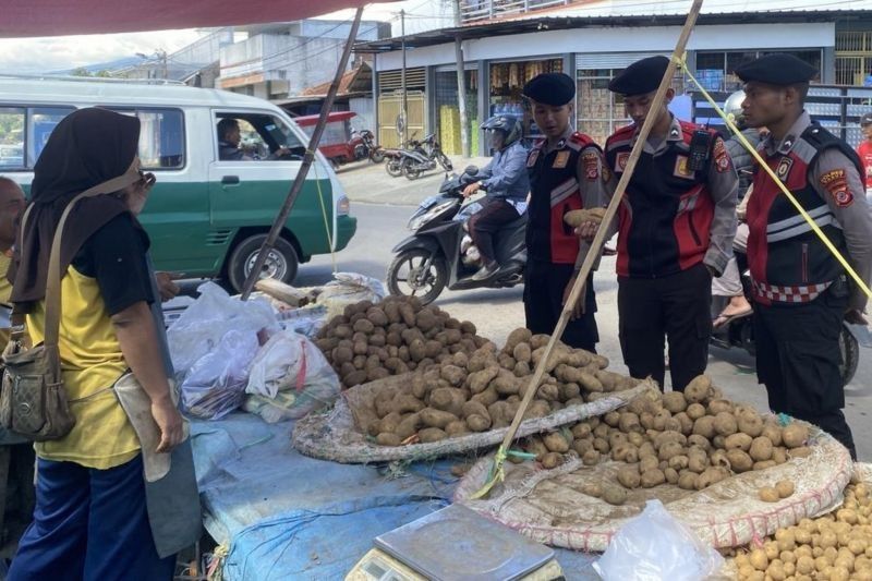 Polres Garut Tingkatkan Patroli di Pasar Ciawitali, Jamin Keamanan dan Kenyamanan Warga