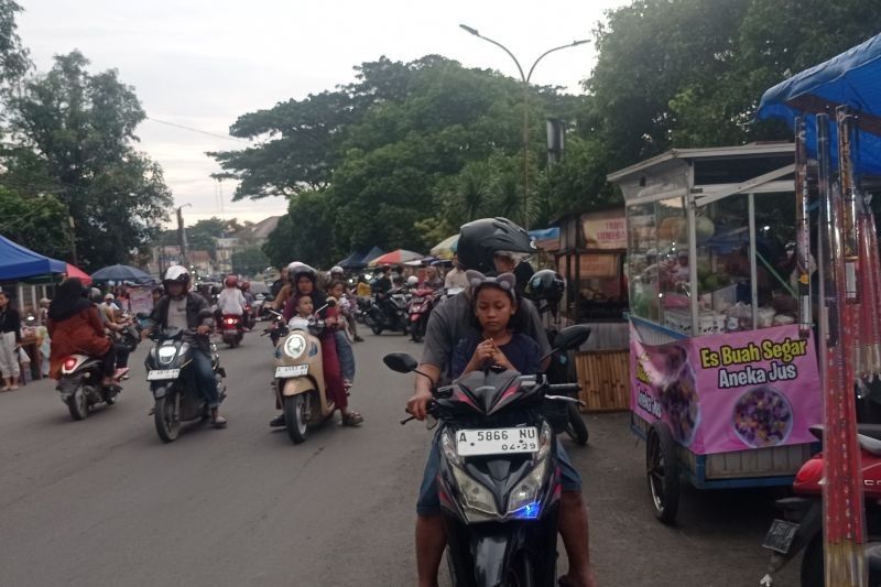 Pusat Jajanan Takjil Rangkasbitung Dipadati Pembeli Jelang Buka Puasa