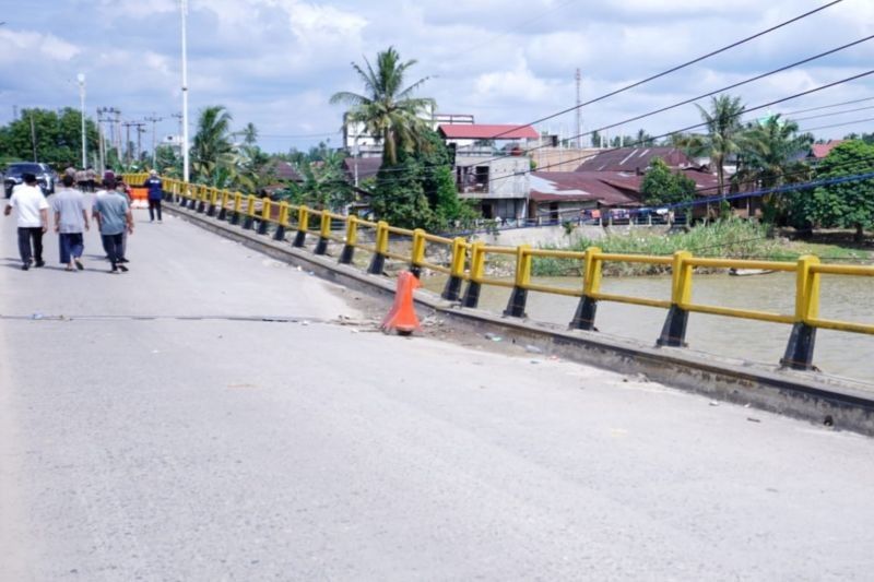 Jembatan Miring di Rokan Hulu, Gubernur Riau Minta Perbaikan Segera Rampung