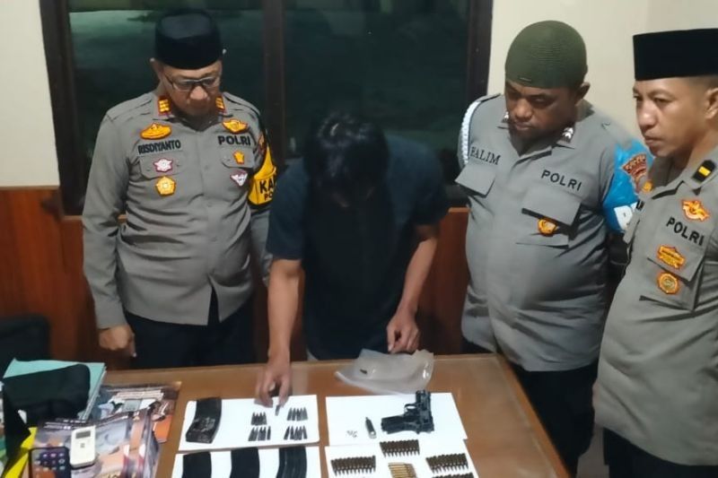 Satgas Madago Raya Amankan Senjata dan Amunisi Temuan Warga Poso