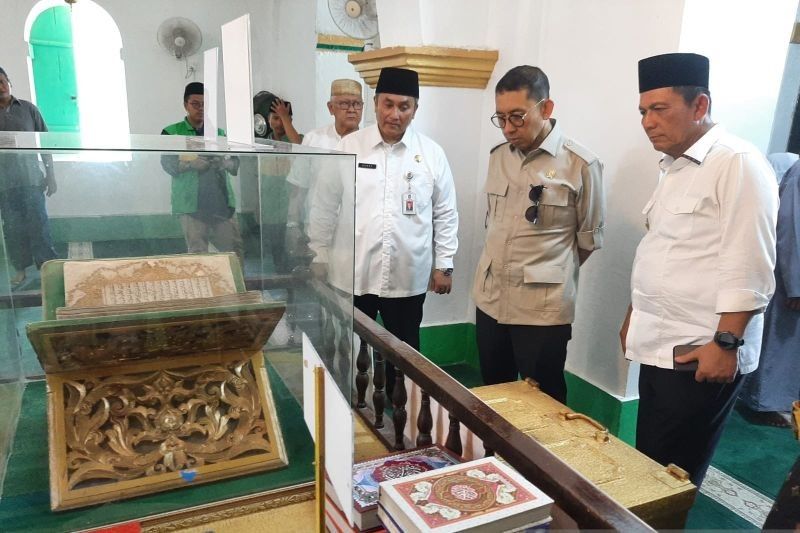 Menteri Fadli Zon Napak Tilas Sejarah di Pulau Penyengat: Dorong Pulau Penyengat sebagai Tonggak Bahasa Persatuan