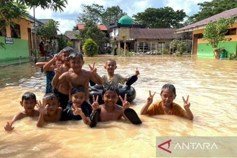 Pakar Kulit Ungkap Alas Kaki Aman saat Banjir: Cegah Infeksi dan Penyakit!