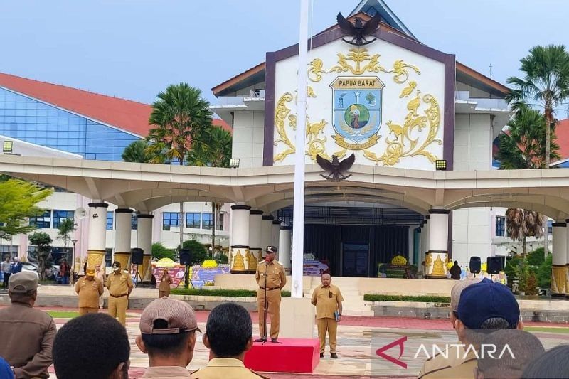 Gubernur Papua Barat Tekankan Pentingnya Kedisiplinan ASN untuk Optimalkan Pelayanan Publik