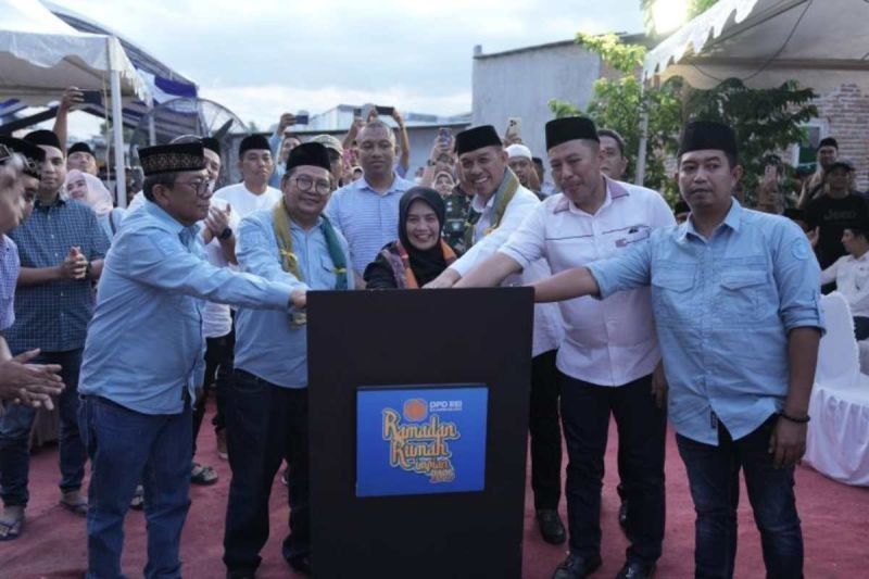 Bupati Sinjai Serahkan Kunci Rumah Program CSR Ramadan Rumah Impian