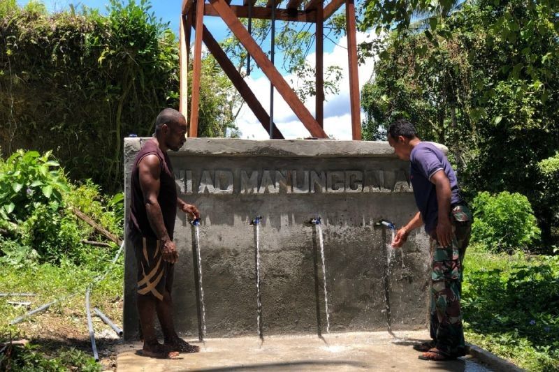 TNI Bangun 5 Titik Air Bersih di Kampung Kbusdori, Biak Numfor