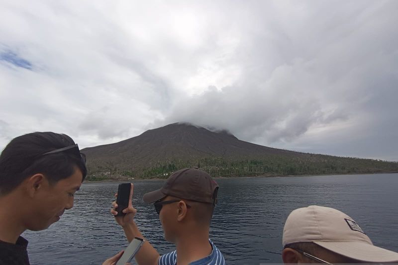 Waspada! Masyarakat Diminta Jauhi Radius 2 Km Gunung Ruang yang Masih Berstatus Waspada