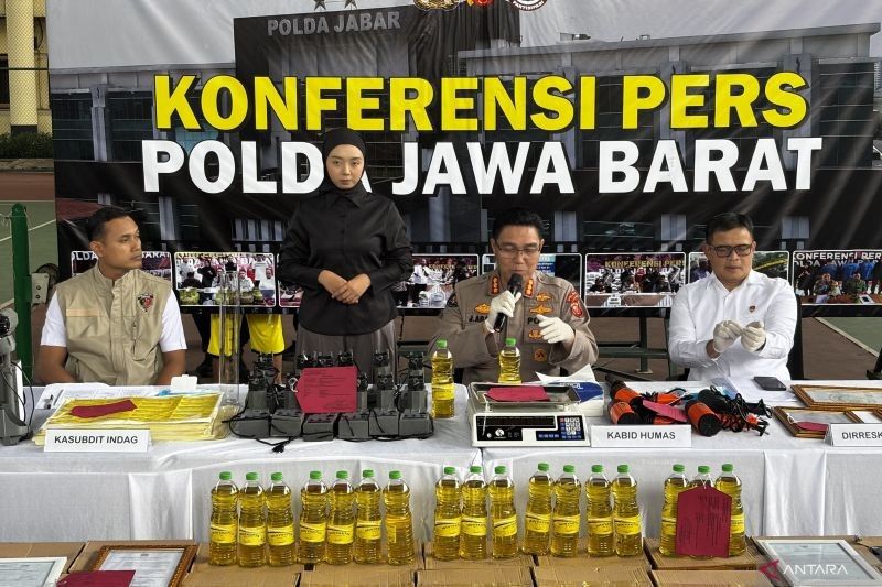 Polda Jabar Ungkap Peredaran MinyaKita Ilegal: 44 Ton Minyak Goreng Berkurang Takaran Diedarkan!