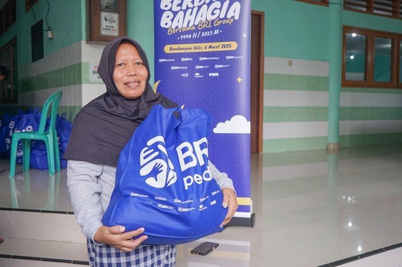 BRI Group Bagikan 100.000 Paket Sembako untuk Ramadhan: Merajut Harmoni di Bulan Suci