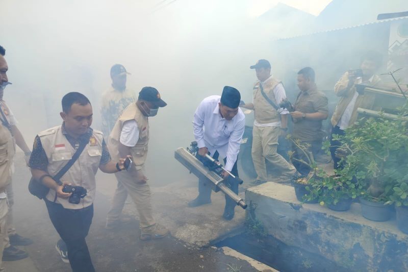 Anggota Komisi VII DPR RI Turun Langsung Fogging di Sidoarjo Cegah DBD