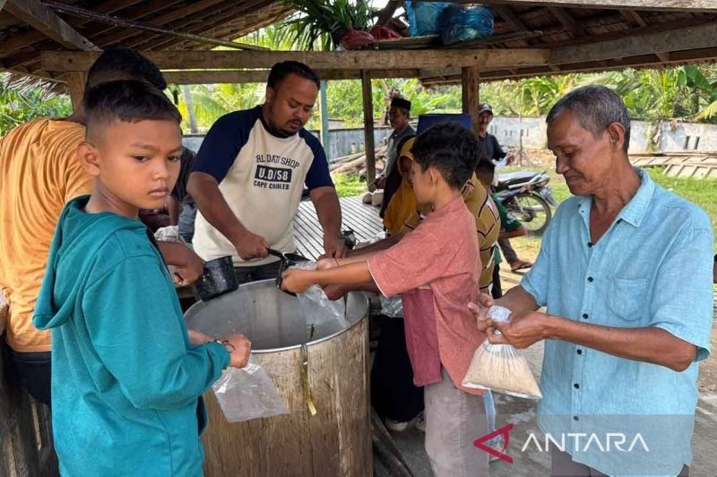 Ramadhan di Aceh Timur: Masjid Bagikan Kanji Rumbi Gratis Setiap Hari