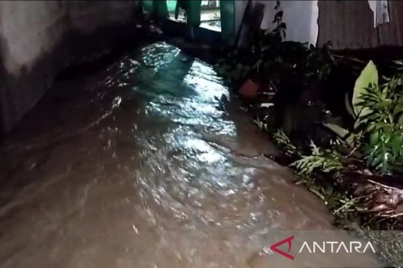 Cegah Banjir, Pemkab Cianjur Rutinkan Kerja Bakti Bersihkan Sungai