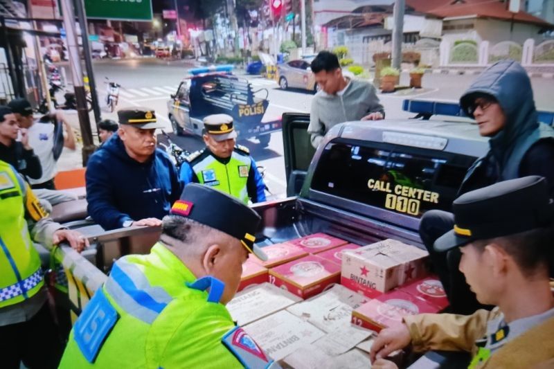 Polresta Bukittinggi Sita Ratusan Botol Miras Selama Ramadhan