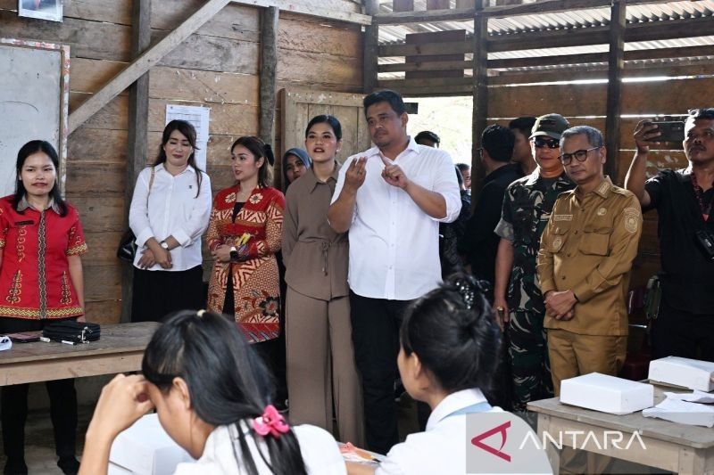 Bobby Nasution Perbaiki Gedung SMKN 1 Gido Nias yang Tak Layak