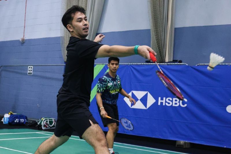 Sabar/Reza Optimis di All England 2025 Bersama Legenda Hendra Setiawan