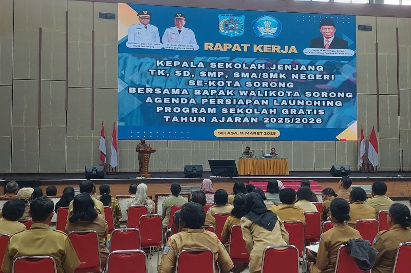 Sorong Luncurkan Program Sekolah Gratis Mei 2025: 72 Sekolah Negeri dan 4.503 Siswa Swasta Diuntungkan