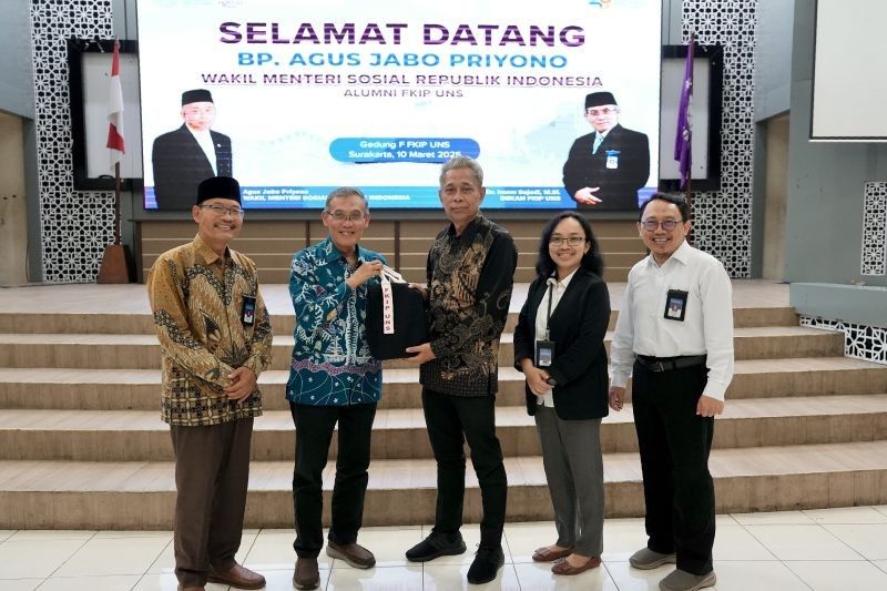 Wamensos Agus Jabo Priyono: Alumni Berprestasi UNS, Inspirasi bagi Generasi Muda