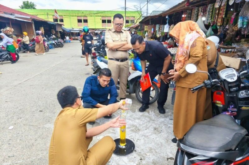 Minyakita Takaran Kurang? Polda Sulbar Temukan Kejanggalan di Pasar Mamuju!