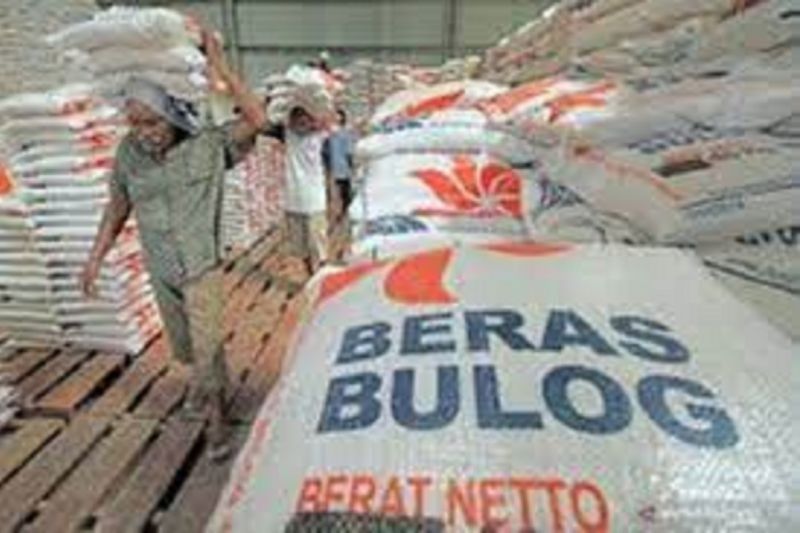 Bulog Riau Pastikan Stok Beras Aman hingga Lebaran 2025