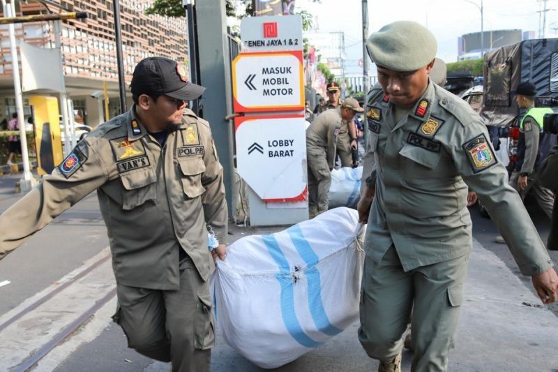 Penertiban Pedagang dan Parkir Liar di Pasar Senen, Jakarta Pusat